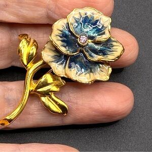 JOAN RIVERS Gold Tone Flower Brooch Signed Interchangeable Blue Pansy